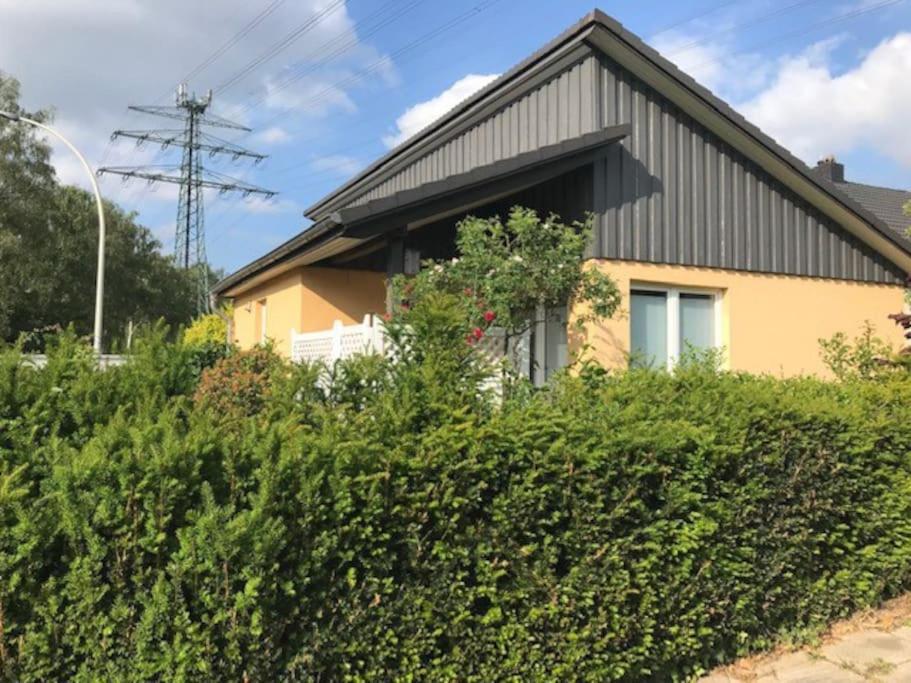Komfortables Einzelhaus Mit Garten Halstenbek Exteriör bild