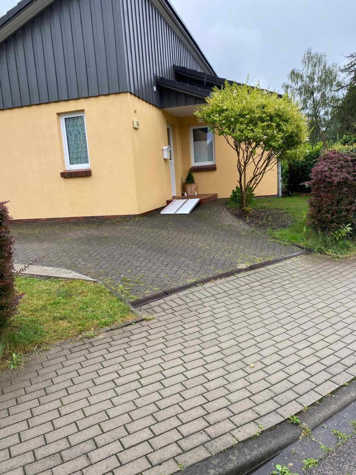 Komfortables Einzelhaus Mit Garten Halstenbek Exteriör bild